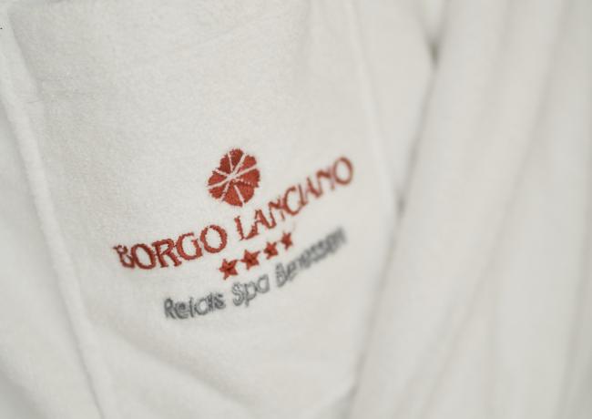 White bathrobe with Borgo Lanciano logo and embroidered stars.