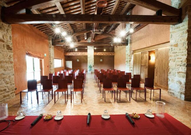 borgolanciano it location-per-eventi-nelle-marche-con-sale-meeting-spa-e-ristorante 008