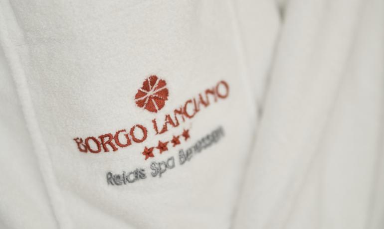 White bathrobe with Borgo Lanciano logo and embroidered stars.